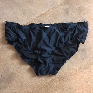 Black Swimsuit Bottoms (16/18)